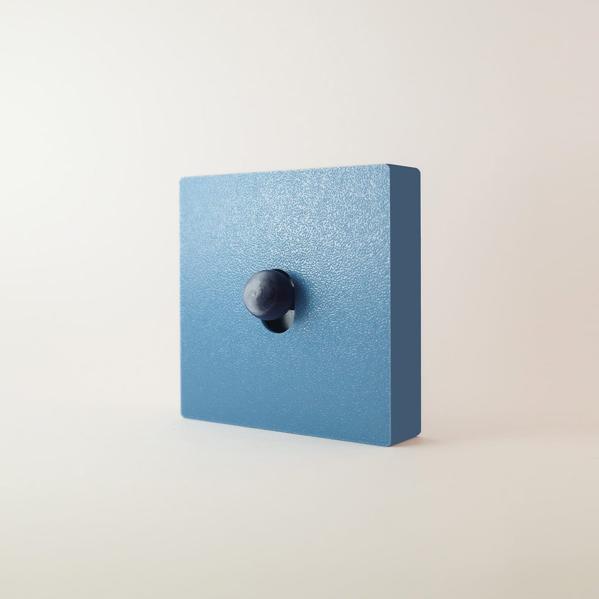 Minimalistart — Maya — cache interrupteur