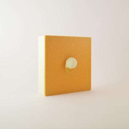 Minimalistart — Ambre — cache interrupteur