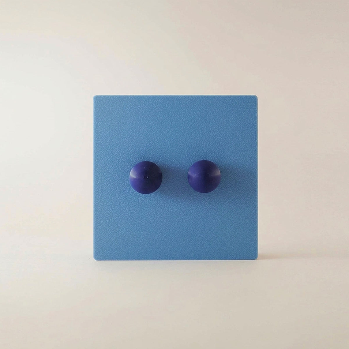 Minimalistart — Maya — cache interrupteur