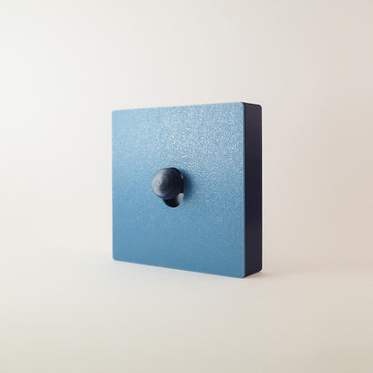 Minimalistart — Maya — cache interrupteur