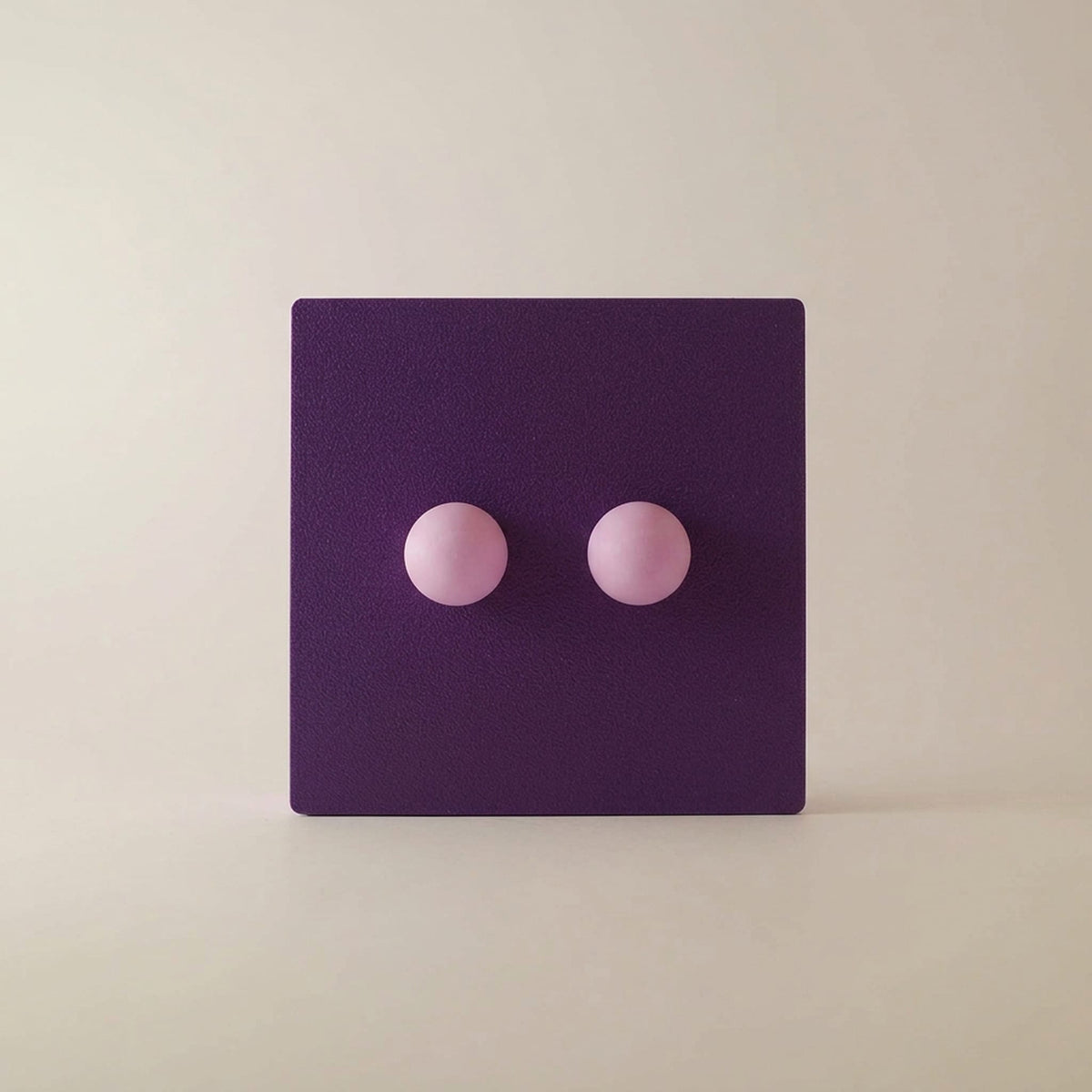 Minimalistart — Plum — cache interrupteur
