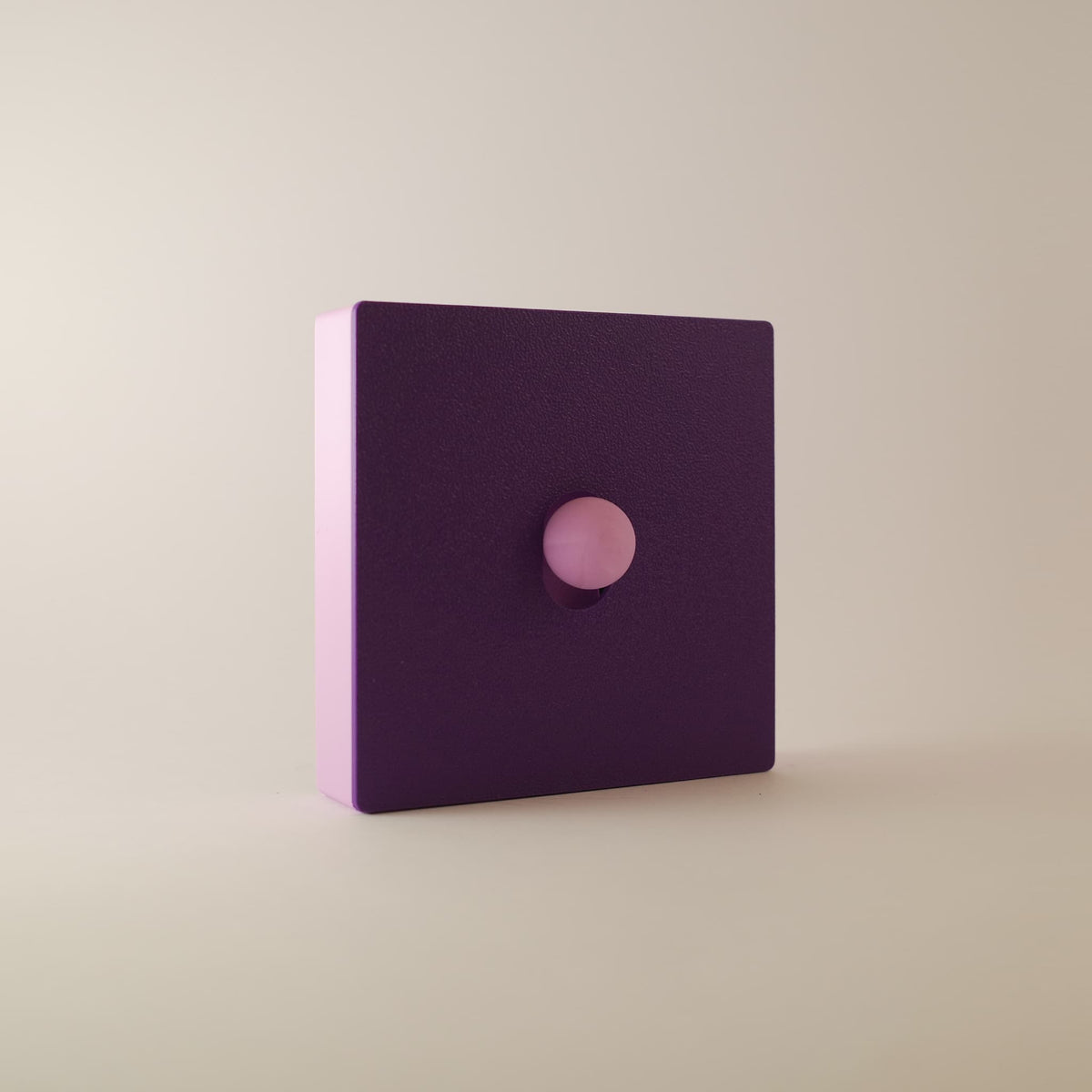 Minimalistart — Plum — cache interrupteur